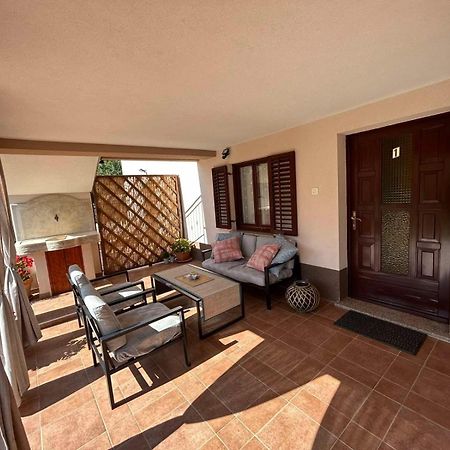 Apartmani Antonija Vozilici Bagian luar foto