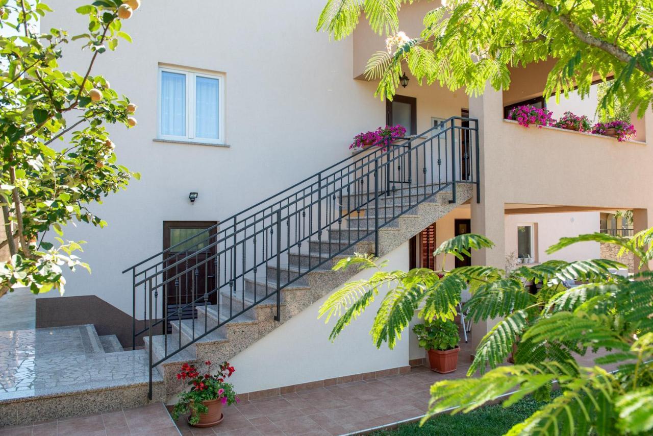 Apartmani Antonija Vozilici Bagian luar foto
