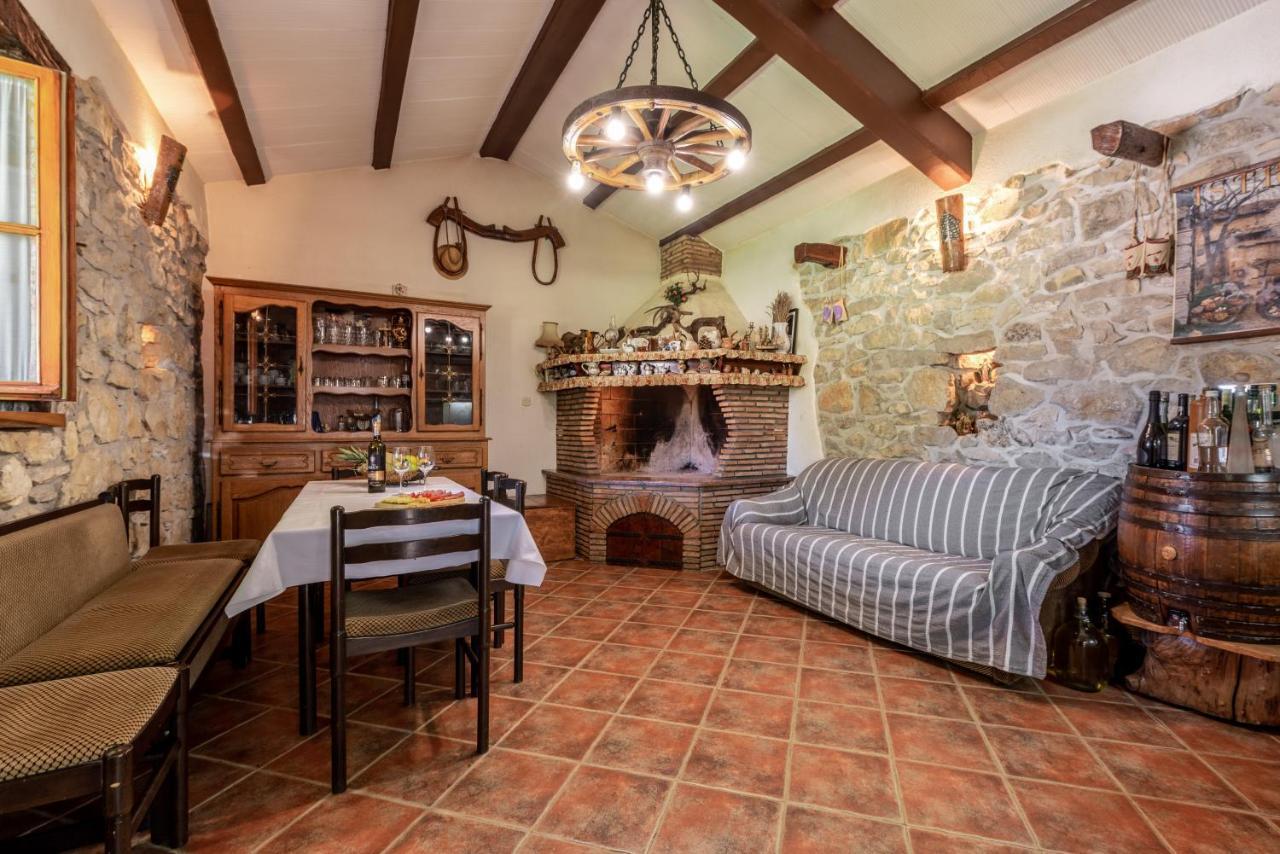 Apartmani Antonija Vozilici Bagian luar foto