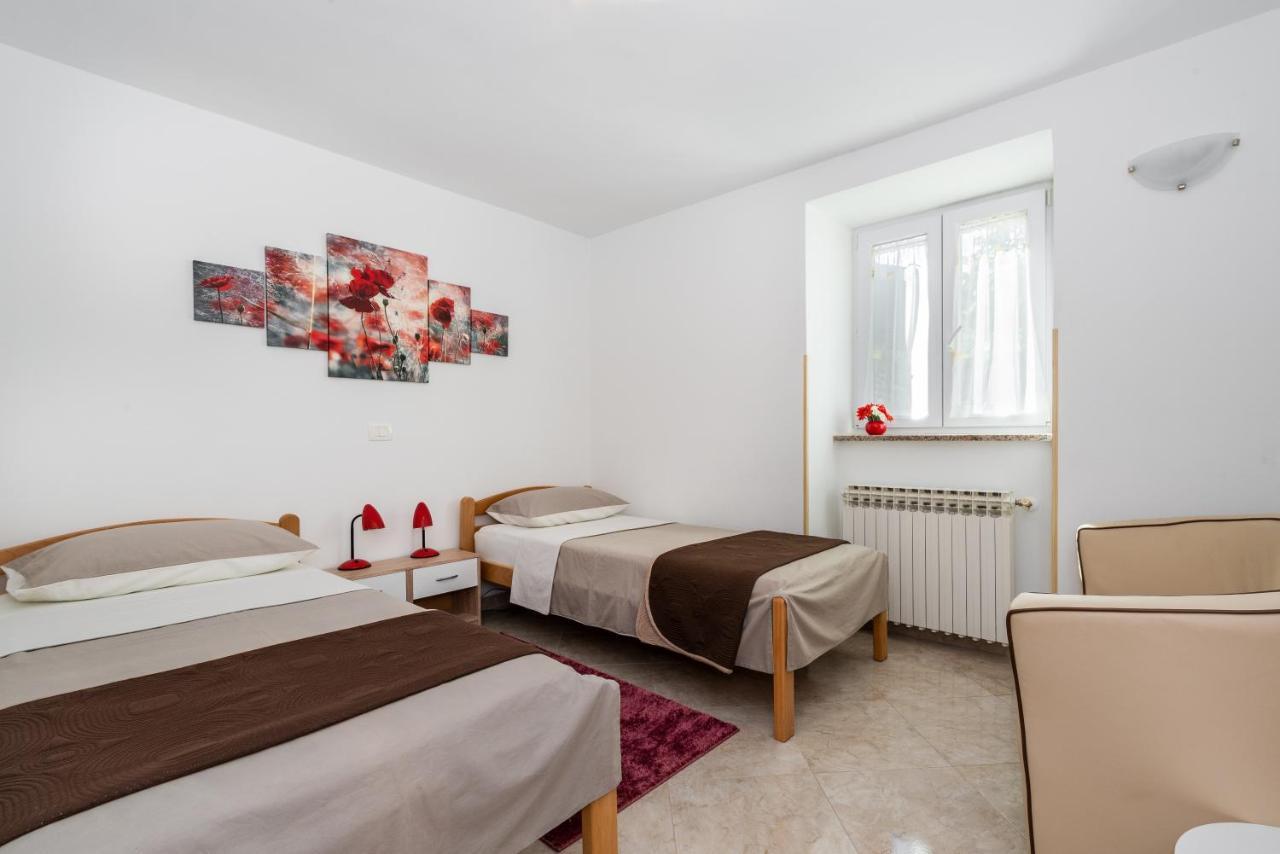 Apartmani Antonija Vozilici Bagian luar foto