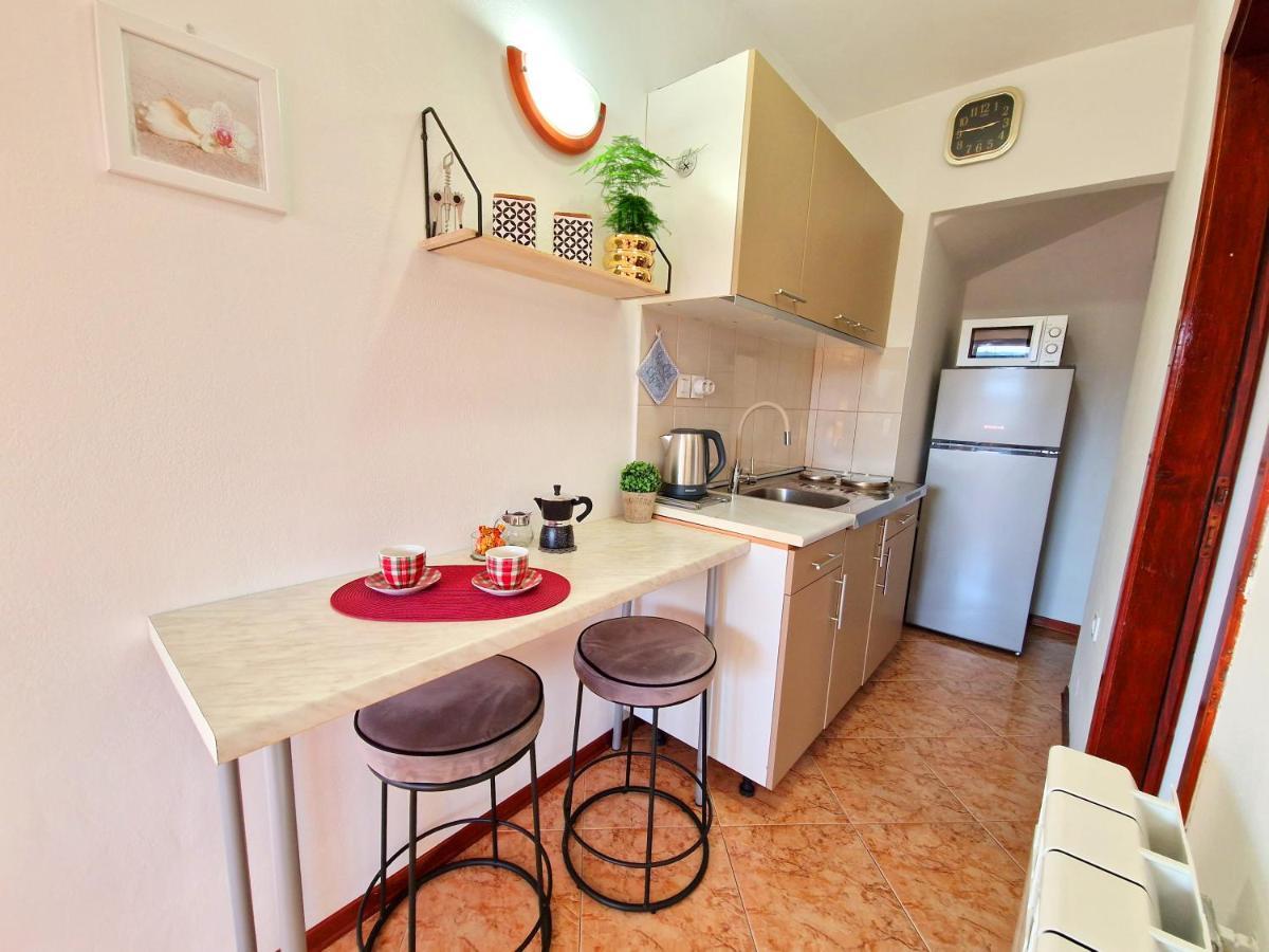 Apartmani Antonija Vozilici Bagian luar foto
